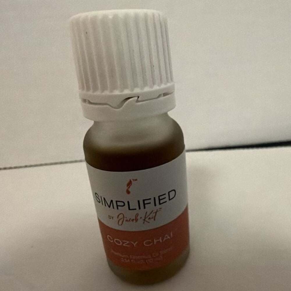 Simplified by Jacob + Kait Cozy Chai Premium Essential Oil Blend 10ml